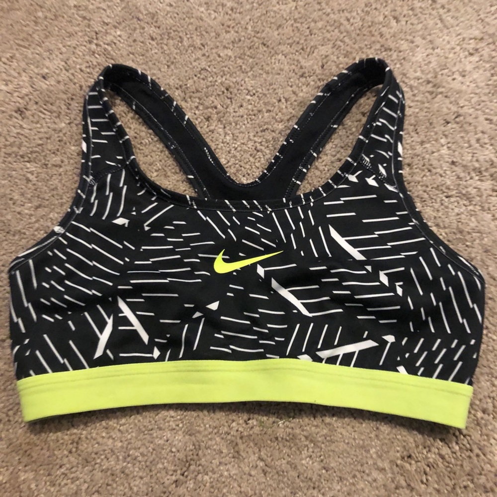 Nike Women’s sports bra size medium